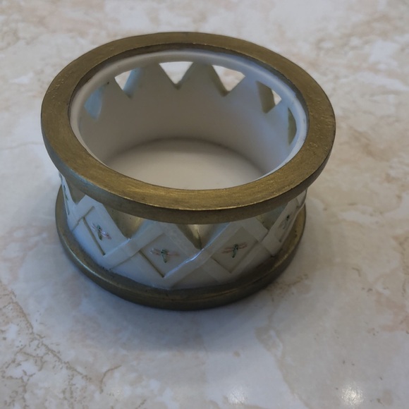 Vintage Round Porcelain Trinket Box - Picture 3 of 4